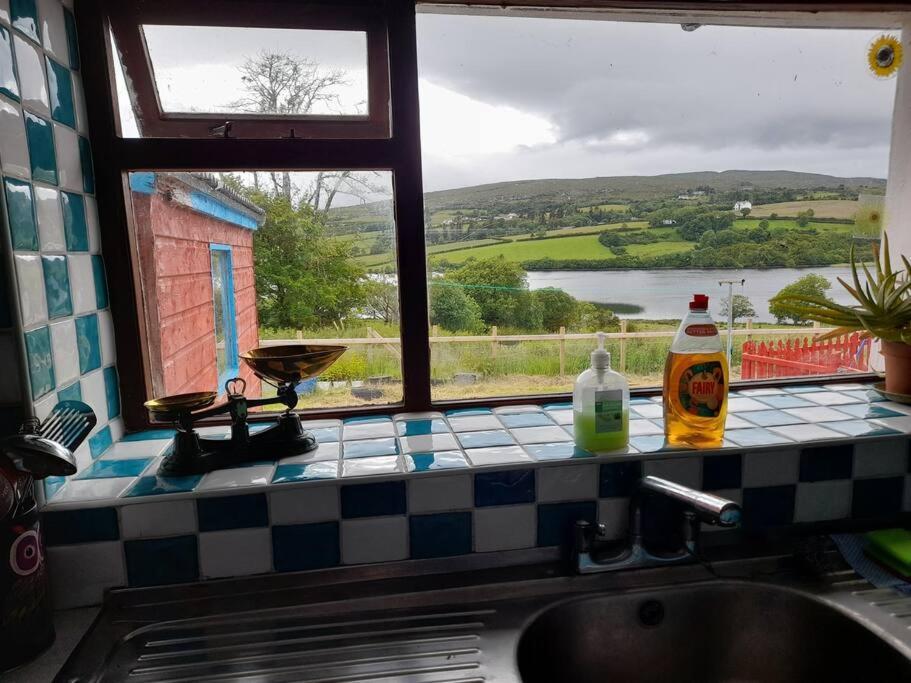 Granny'S Cottage, A Lovely Lakeside Cottage Donegal Town Ngoại thất bức ảnh