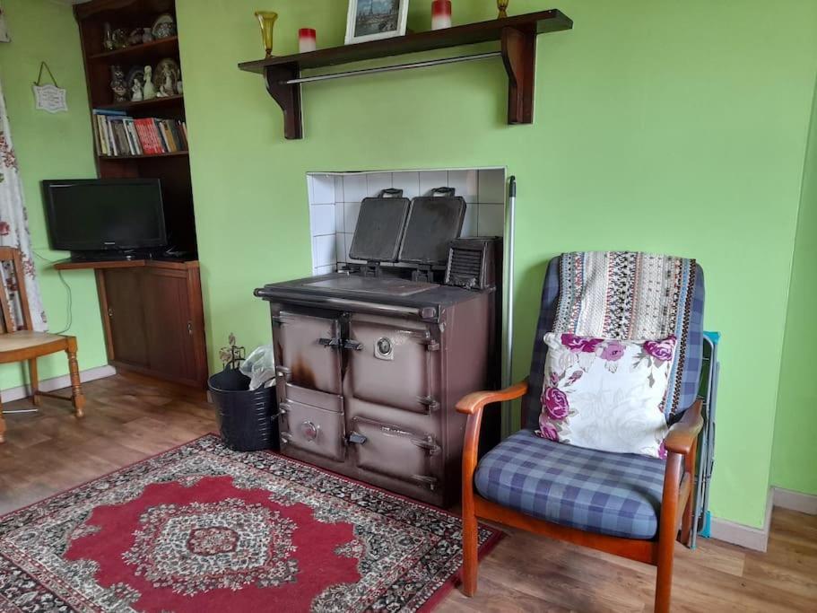 Granny'S Cottage, A Lovely Lakeside Cottage Donegal Town Ngoại thất bức ảnh