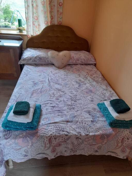 Granny'S Cottage, A Lovely Lakeside Cottage Donegal Town Ngoại thất bức ảnh